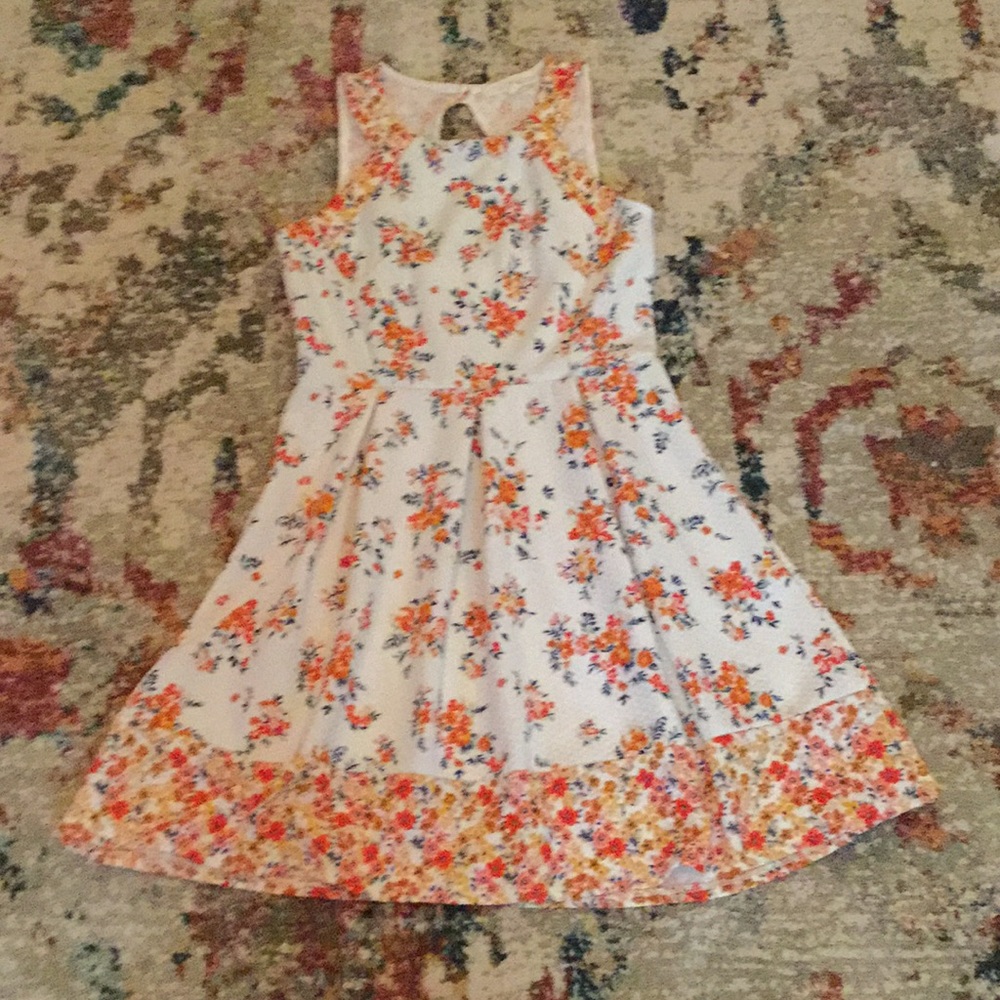 Rewind cream floral dress.